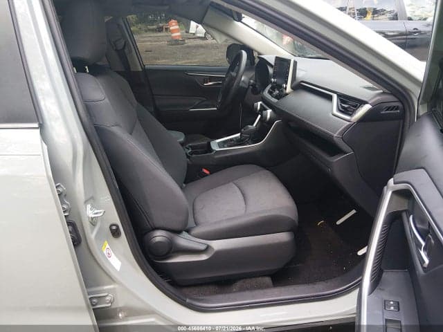 2019 TOYOTA RAV4 XLE 5