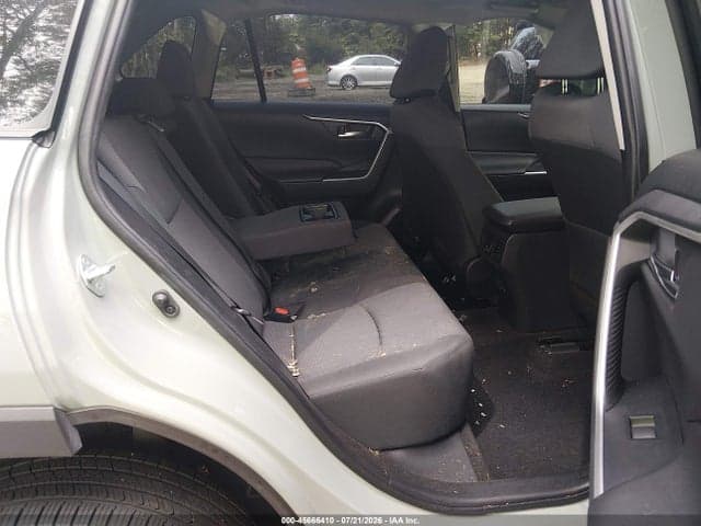 2019 TOYOTA RAV4 XLE 8