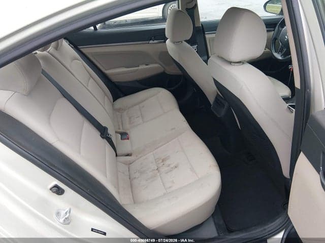 2017 HYUNDAI ELANTRA SE 8