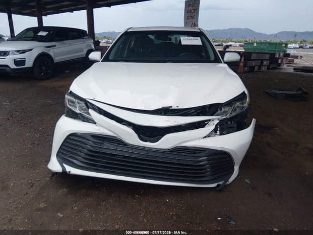 2018 TOYOTA CAMRY LE 6