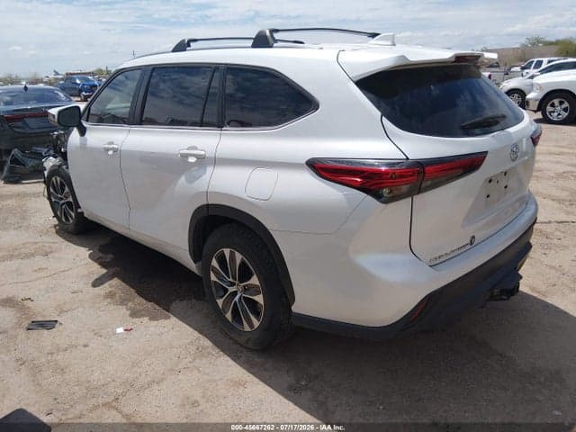 2023 TOYOTA HIGHLANDER XLE 3