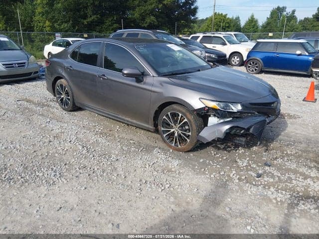 2018 TOYOTA CAMRY SE - 1