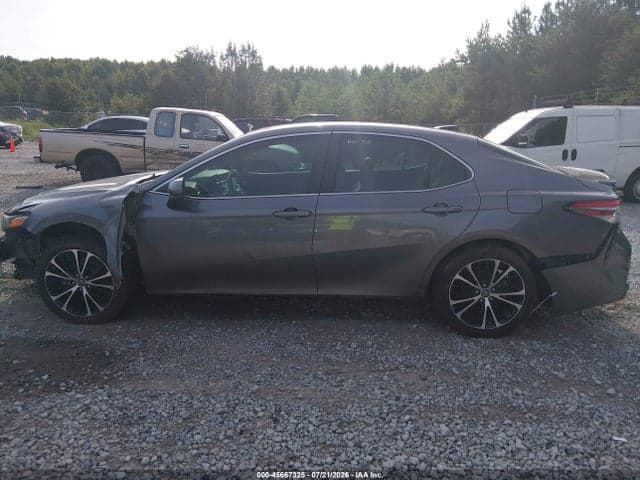 2018 TOYOTA CAMRY SE 15