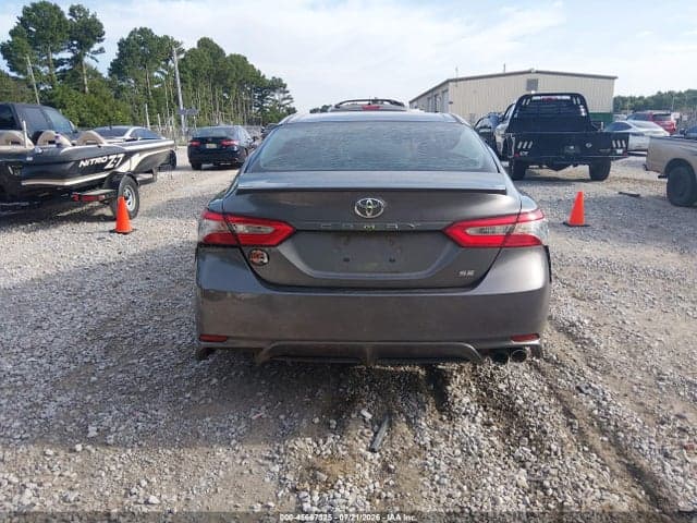 2018 TOYOTA CAMRY SE 17