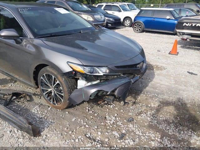 2018 TOYOTA CAMRY SE 18