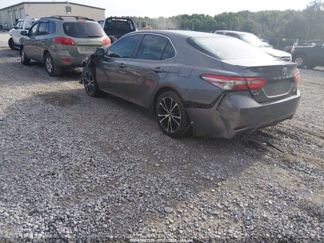 2018 TOYOTA CAMRY SE 3