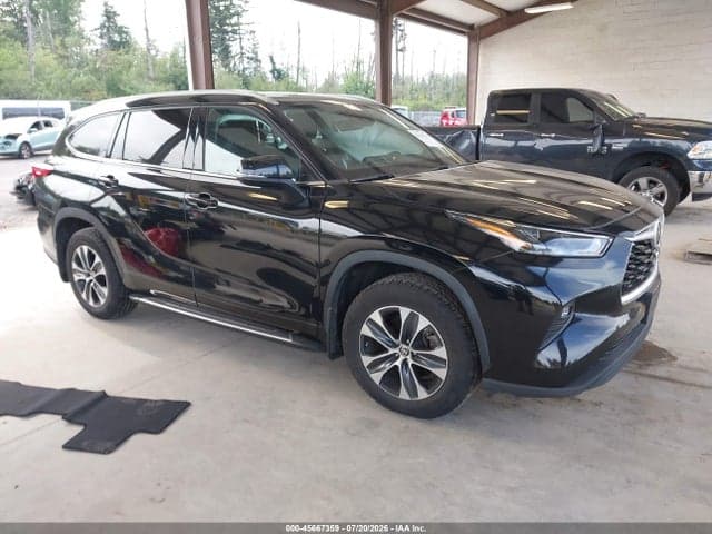 2022 TOYOTA HIGHLANDER XLE - 1