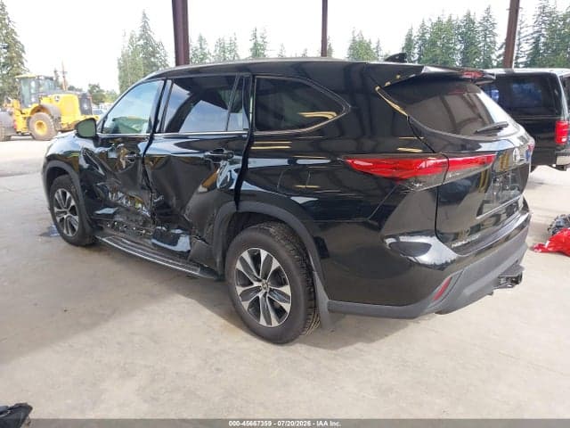 2022 TOYOTA HIGHLANDER XLE 3
