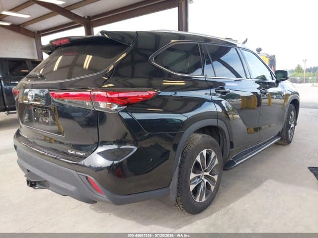 2022 TOYOTA HIGHLANDER XLE 4