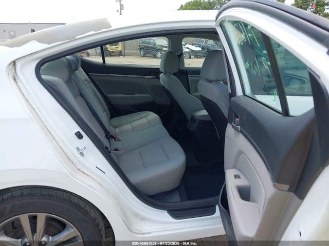 2017 HYUNDAI ELANTRA SE 8
