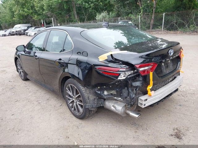 2021 TOYOTA CAMRY XLE HYBRID 3
