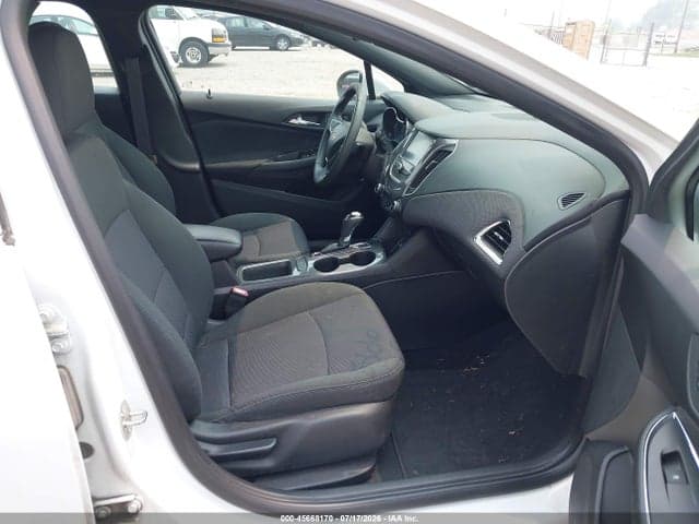 2017 CHEVROLET CRUZE LT AUTO 5