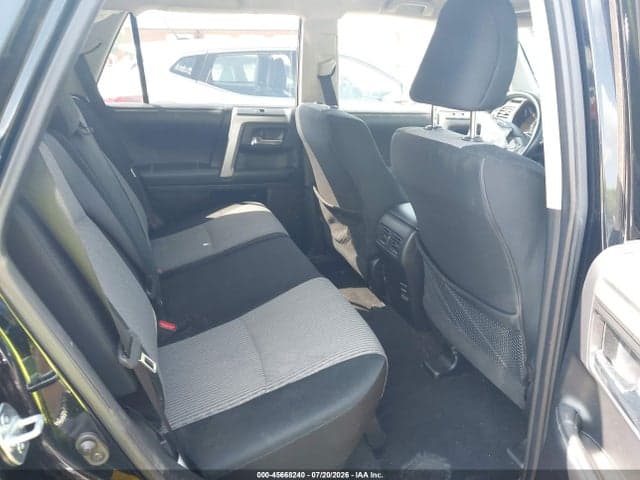 2019 TOYOTA 4RUNNER SR5 8
