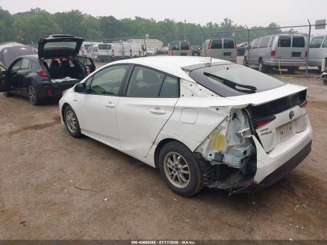 2021 TOYOTA PRIUS LE 3