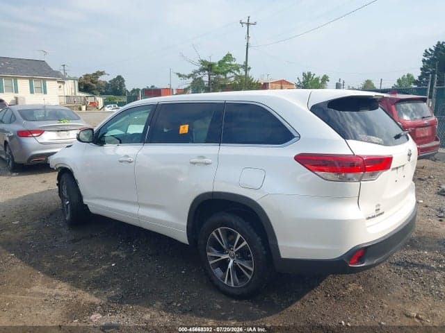 2017 TOYOTA HIGHLANDER LE 3