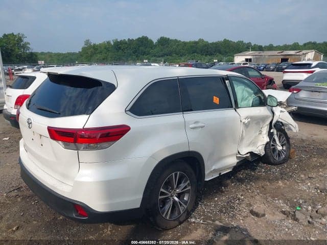 2017 TOYOTA HIGHLANDER LE 4