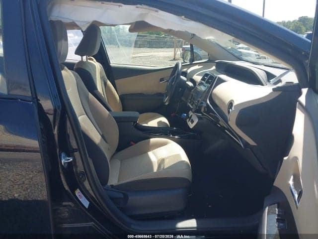 2017 TOYOTA PRIUS THREE 5