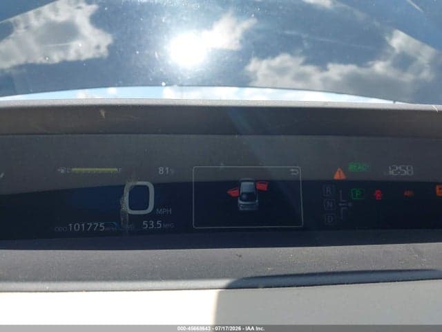 2017 TOYOTA PRIUS THREE 7