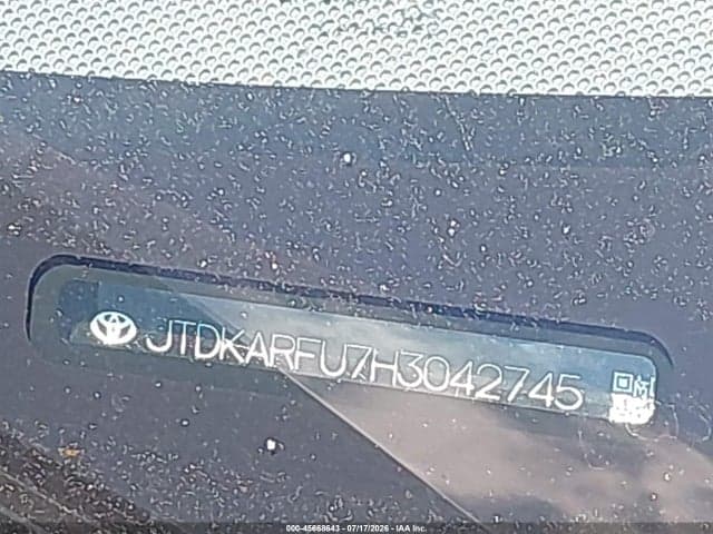2017 TOYOTA PRIUS THREE 9