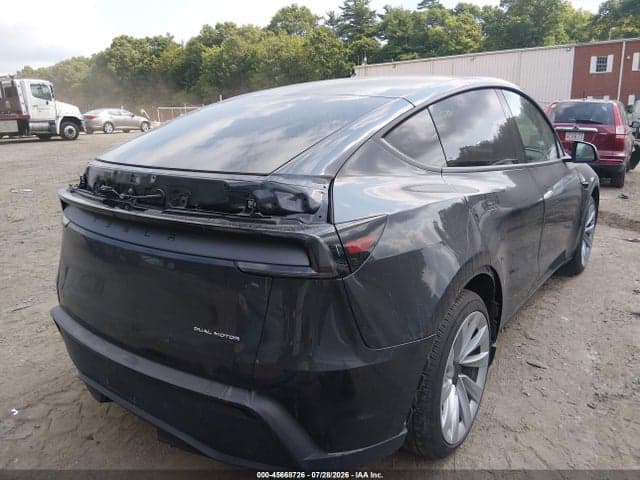 2026 TESLA MODEL Y 4