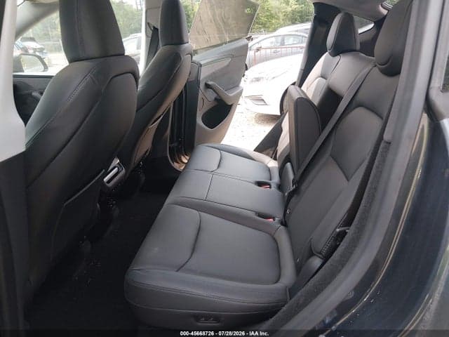 2026 TESLA MODEL Y 8