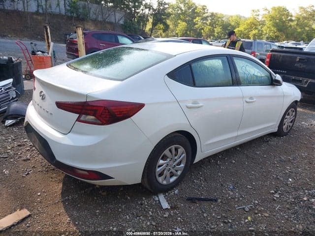 2019 HYUNDAI ELANTRA SE 4