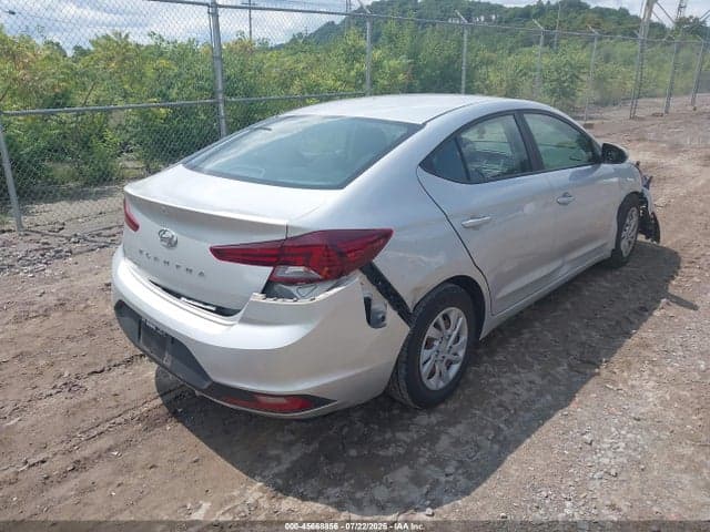 2019 HYUNDAI ELANTRA SE 4