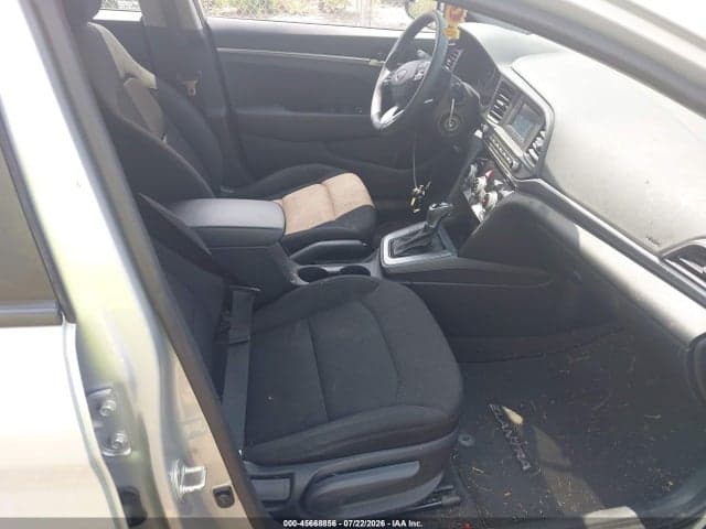 2019 HYUNDAI ELANTRA SE 5