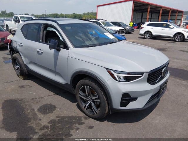 2024 VOLVO XC40 B5 CORE BRIGHT THEME/B5 CORE DARK THEME 1