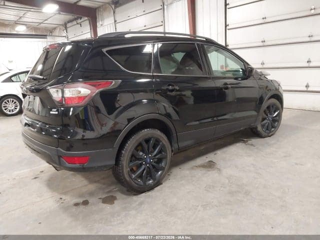 2017 FORD ESCAPE SE 4