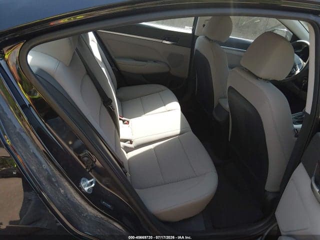 2020 HYUNDAI ELANTRA SE 8