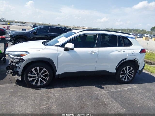 2022 TOYOTA COROLLA CROSS XLE 15