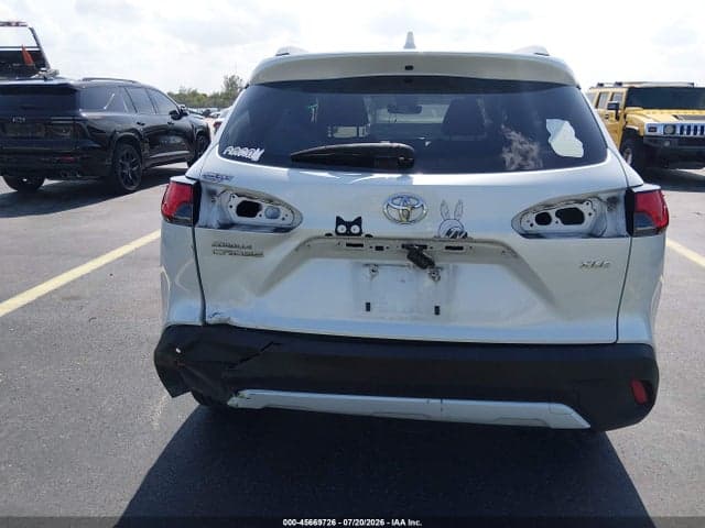 2022 TOYOTA COROLLA CROSS XLE 17