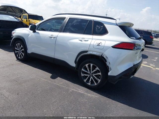 2022 TOYOTA COROLLA CROSS XLE 3