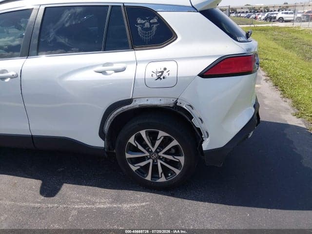 2022 TOYOTA COROLLA CROSS XLE 6