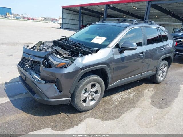 2022 TOYOTA RAV4 XLE 2