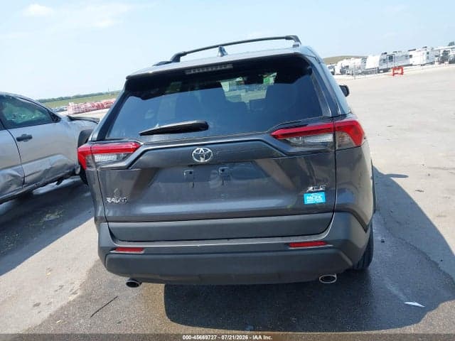 2022 TOYOTA RAV4 XLE 17