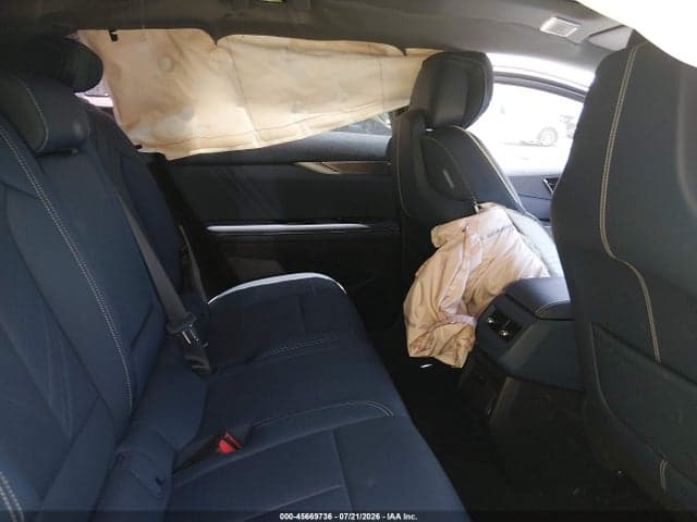 2025 CADILLAC OPTIQ LUXURY 2 AWD 8