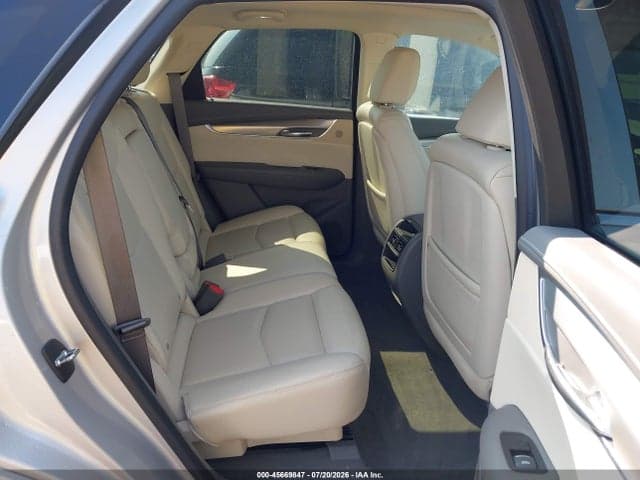 2017 CADILLAC XT5 LUXURY 8