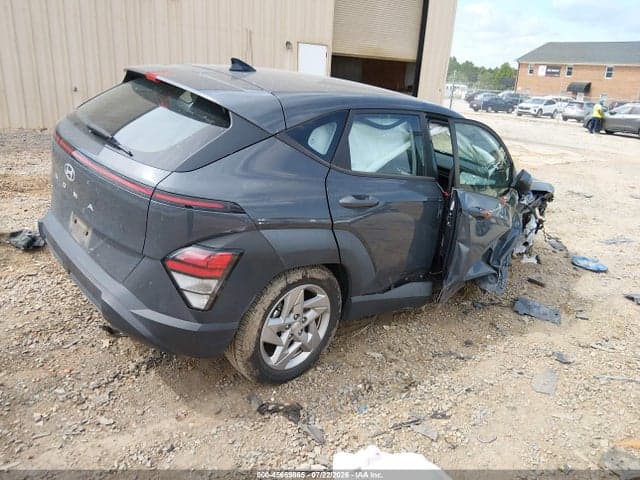 2024 HYUNDAI KONA SE 4