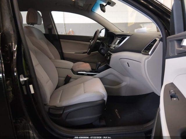 2018 HYUNDAI TUCSON SE 5
