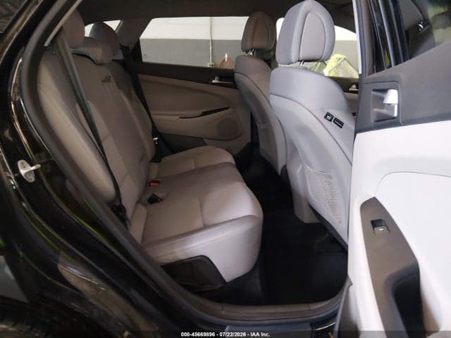2018 HYUNDAI TUCSON SE 8