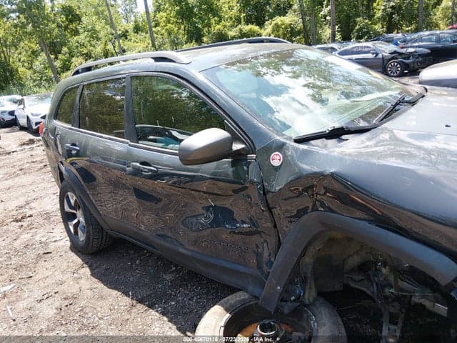 2017 JEEP CHEROKEE TRAILHAWK 6