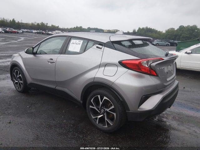 2020 TOYOTA C-HR XLE 3