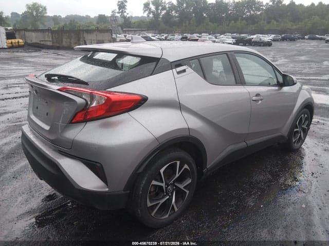 2020 TOYOTA C-HR XLE 4