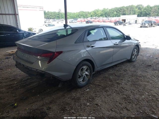 2025 HYUNDAI ELANTRA SE 4