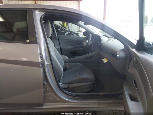 2025 HYUNDAI ELANTRA SE 5