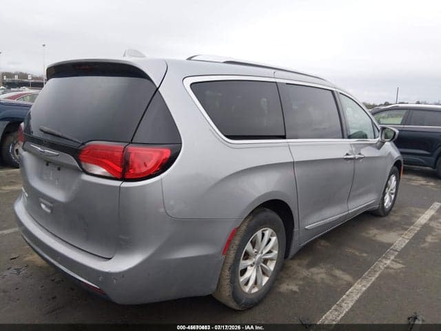 2019 CHRYSLER PACIFICA TOURING L 4