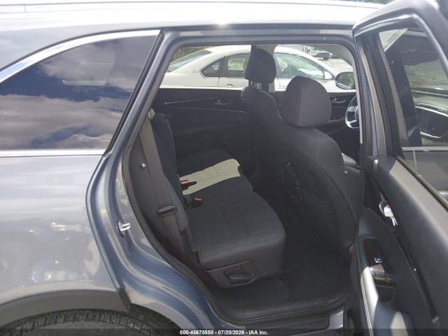 2019 KIA SORENTO 2.4L LX 8
