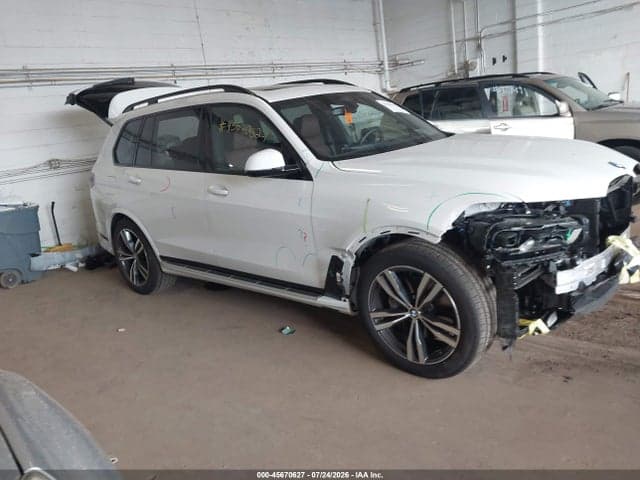 2027 BMW X7 1